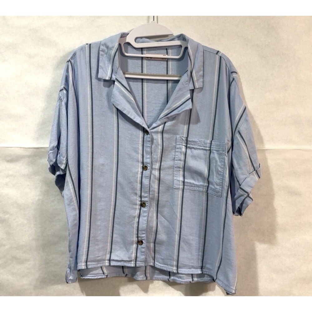 SO Light Blue Striped Cropped Button Front Shirt Short Sleeve XL Beachy NWOT - Picture 2 of 9